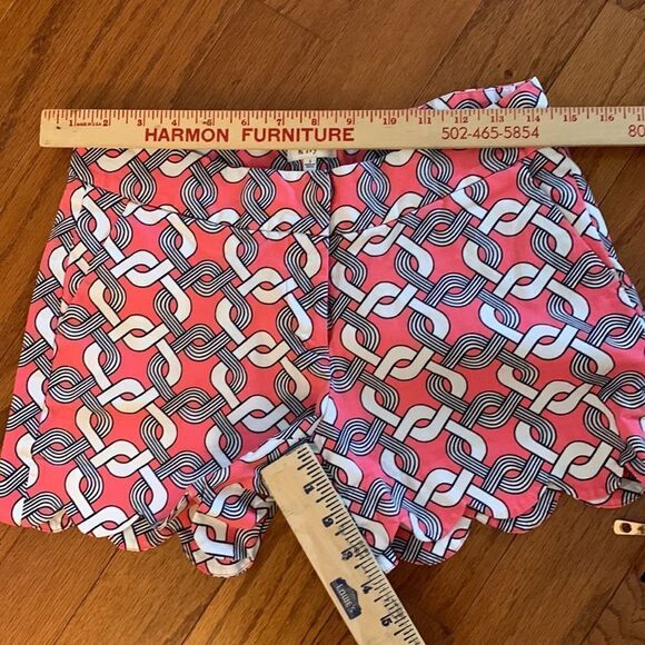 Crown and Ivy size 2 scalloped edging shorts - Picture 3 of 7